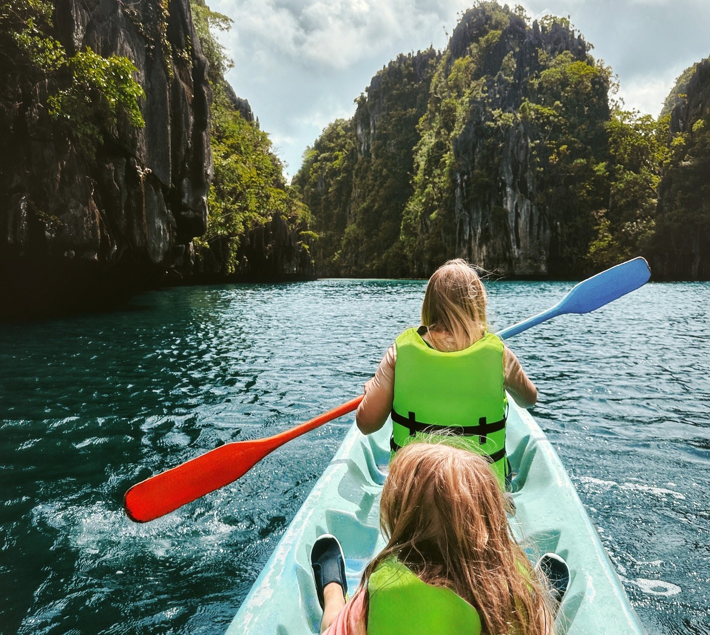 AdobeStock_1595145883 v3 Family kayaking after targeted symptom relief with Heritage Regenerative Medicine in Charlotte NC